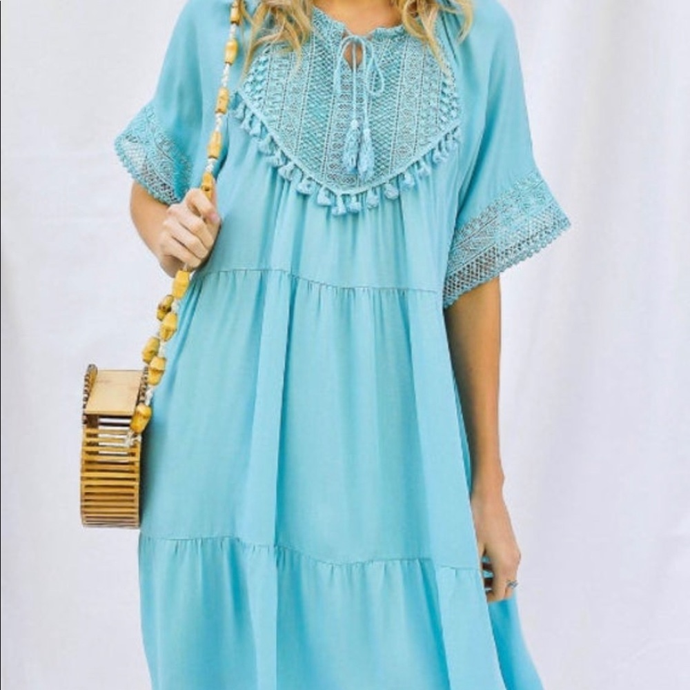 FRONT EMBROIDERED DETAIL TIERED MINI DRESS
Brand Davi & Dani